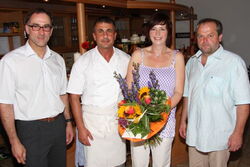V.l.: 1. Vorsitzender TV Gernot Hofmann, Thomas Unger, Katja Schlösser und 2. Vorsitzender TV Klaus Tielesch